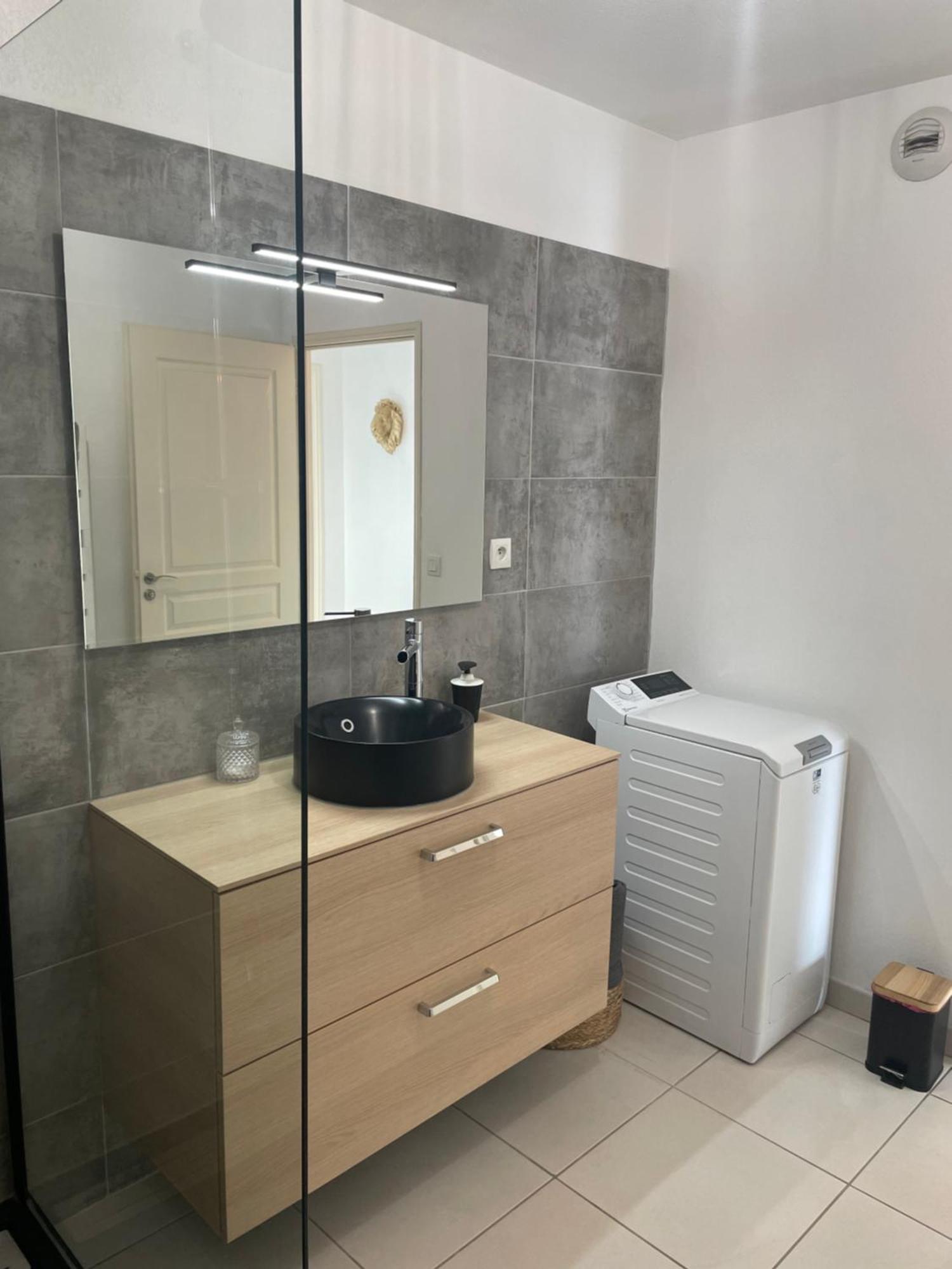 Appartement T3 Climatise,Balcon, Classe 3 Etoiles ル・ブールー エクステリア 写真